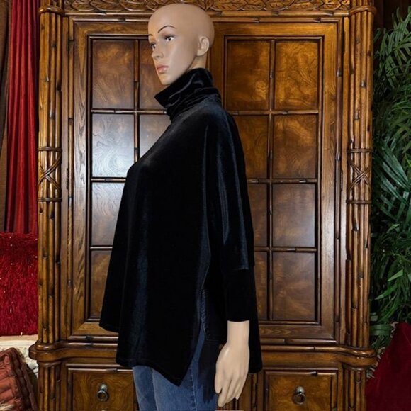 WynneLayers Black Stretch Velvet Side Slit Turtleneck Top - Picture 3 of 14